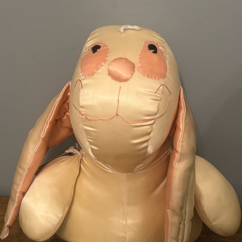 Toni’s Corner Vintage Satin‎ Bunny Rabbit Nursery Decor 1950s Large - Picture 2 of 12
